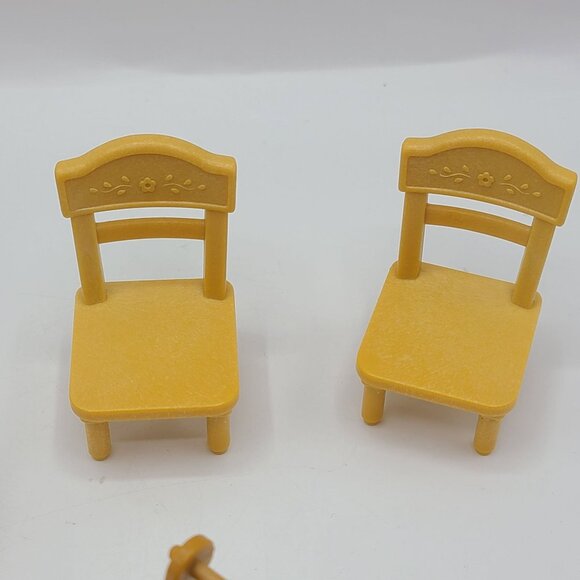 Sylvanian Families Epoch Calico Critters Tan Bedroom Set With Bed Rose Mattress - Picture 3 of 8